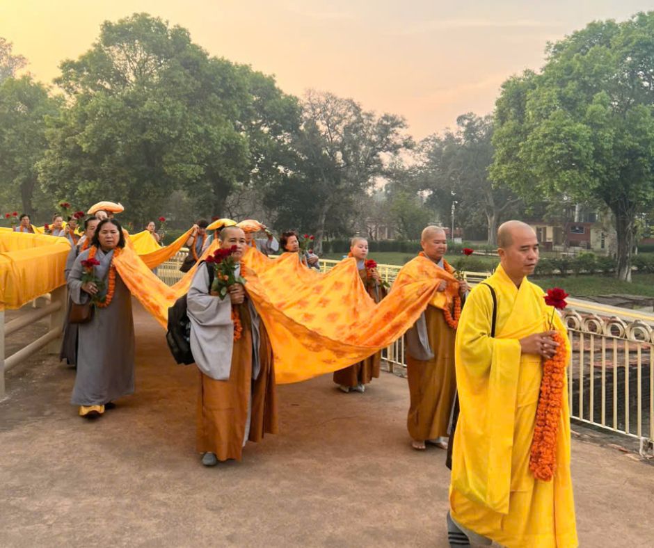 Kinh Hành Quanh Đại Tháp