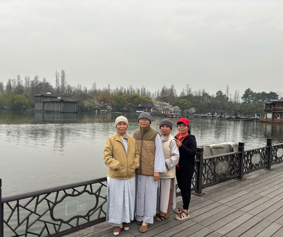Cổ Trấn & Tự Viện